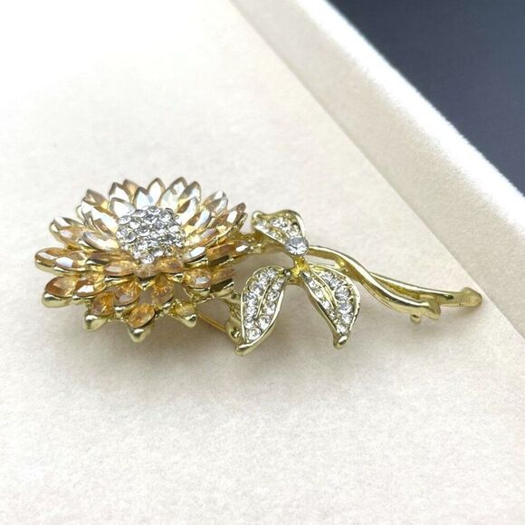 Yellow Gold with Champagne Topaz and Diamond Crystal Sunflower Pin Back Brooch - Picture 5 of 7